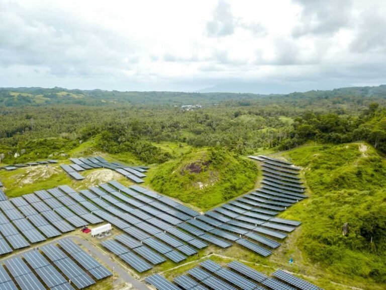 Ladang Panel Surya Wineru di Likupang